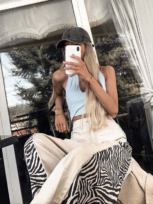 Y2K Aesthetic Cargo Skirt: Coquette Style Grunge Fashion with Stylish Print Stitching Jeans Y2K Aesthetic Cargo Skirt: Coquette Style Grunge Fashion with Stylish Print Stitching Jeans