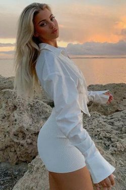 Y2K Aesthetic Cropped Contour Classic Shirt in Coquette Style