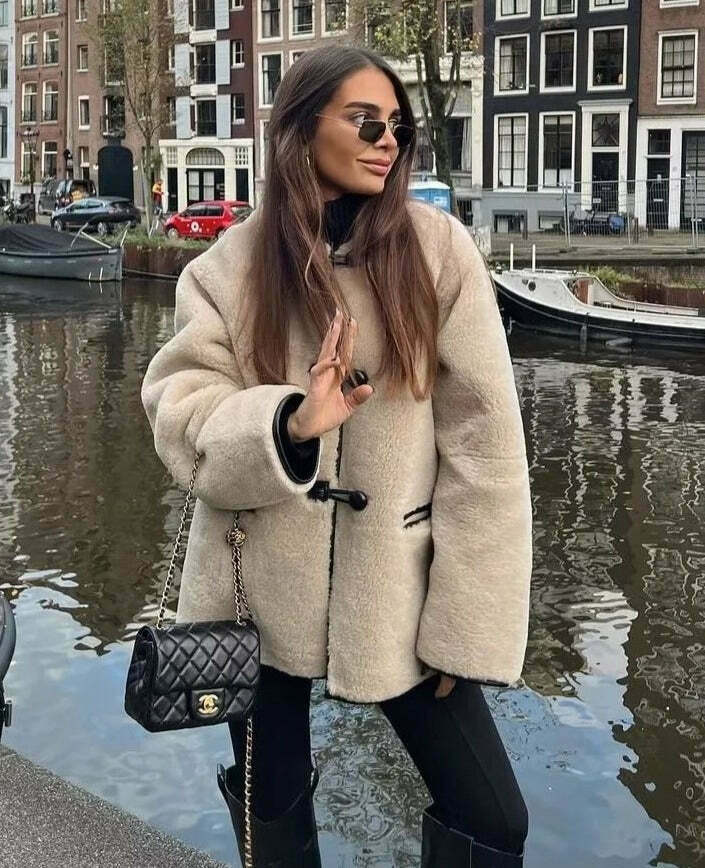Y2K Aesthetic Faux Fur Coat for Women - Coquette Style Grunge Fashion with Old Money Elegance Y2K Aesthetic Faux Fur Coat for Women - Coquette Style Grunge Fashion with Old Money Elegance