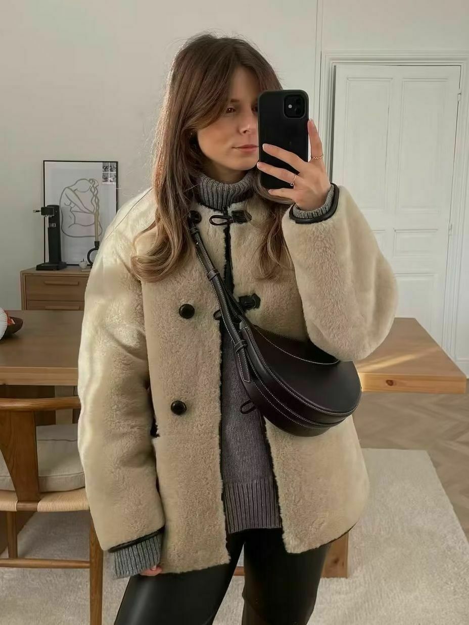 Y2K Aesthetic Faux Fur Coat for Women - Coquette Style Grunge Fashion with Old Money Elegance Y2K Aesthetic Faux Fur Coat for Women - Coquette Style Grunge Fashion with Old Money Elegance