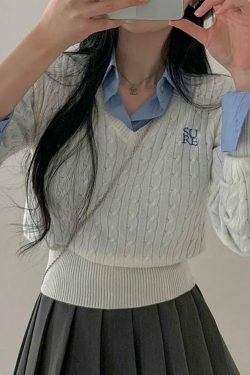 Y2K Aesthetic Long Sleeve V-Neck Cable-Knit Crop Top with Embroidered Lettering