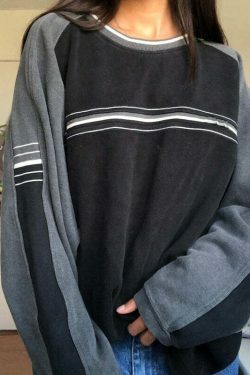 Y2K Aesthetic Oversize Black Sweatshirt with Edgy Stripe Print