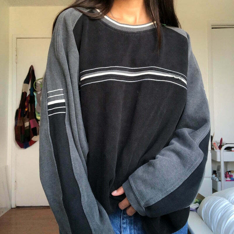 Y2K Aesthetic Oversize Black Sweatshirt with Edgy Stripe Print