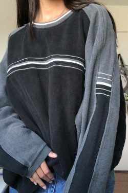 Y2K Aesthetic Oversize Black Sweatshirt with Edgy Stripe Print