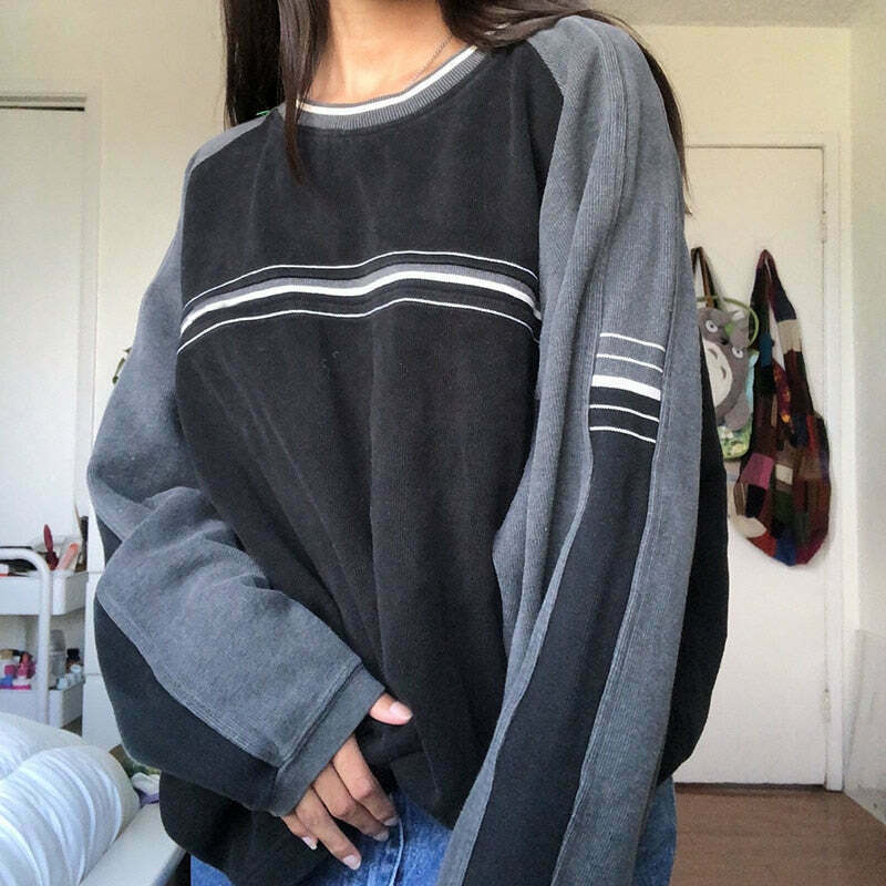 Y2K Aesthetic Oversize Black Sweatshirt with Edgy Stripe Print