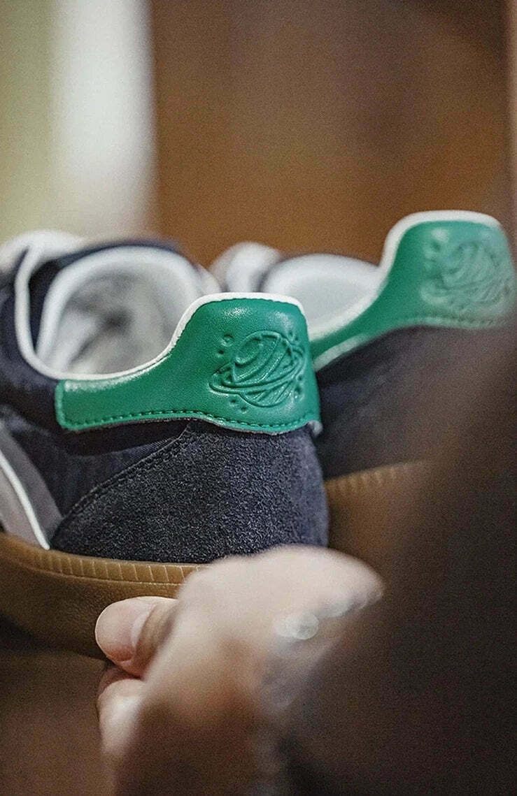 Y2K Aesthetic Retro Revival Sneakers for Niche Women Fashion Y2K Aesthetic Retro Revival Sneakers for Niche Women Fashion