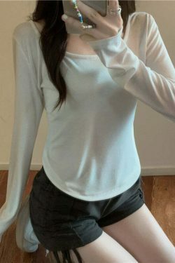 Y2K Aesthetic Titania Top: Coquette Style with Grunge Flair