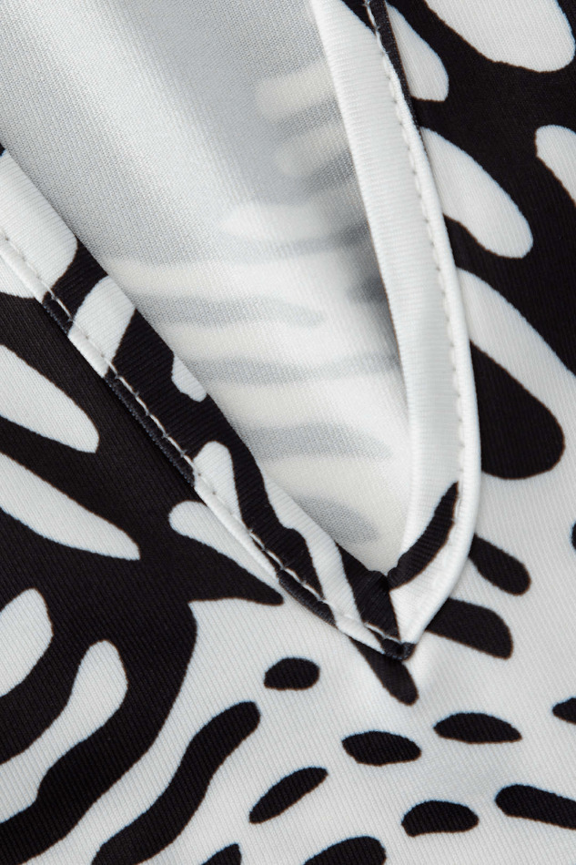 Y2K Fashion Printed Maxi Dress with Cross Strap Cut-Out Detail Y2K Fashion Printed Maxi Dress with Cross Strap Cut-Out Detail