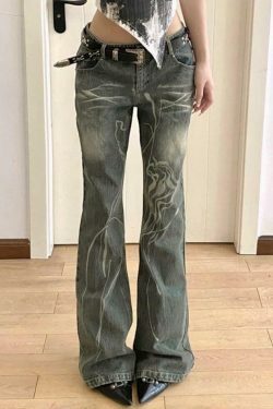 Y2K Flare Jeans: Coquette & Grunge Aesthetic Statement