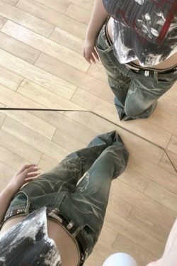 Y2K Flare Jeans: Coquette & Grunge Aesthetic Statement
