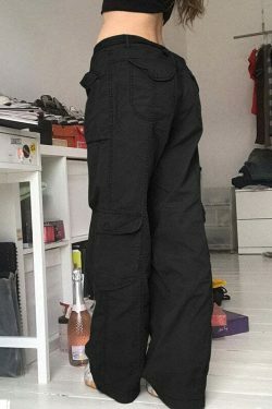 Y2K Oversize Cargo Pants: Grunge & Coquette Style, Pastel Goth Influence, Old Money Vibes