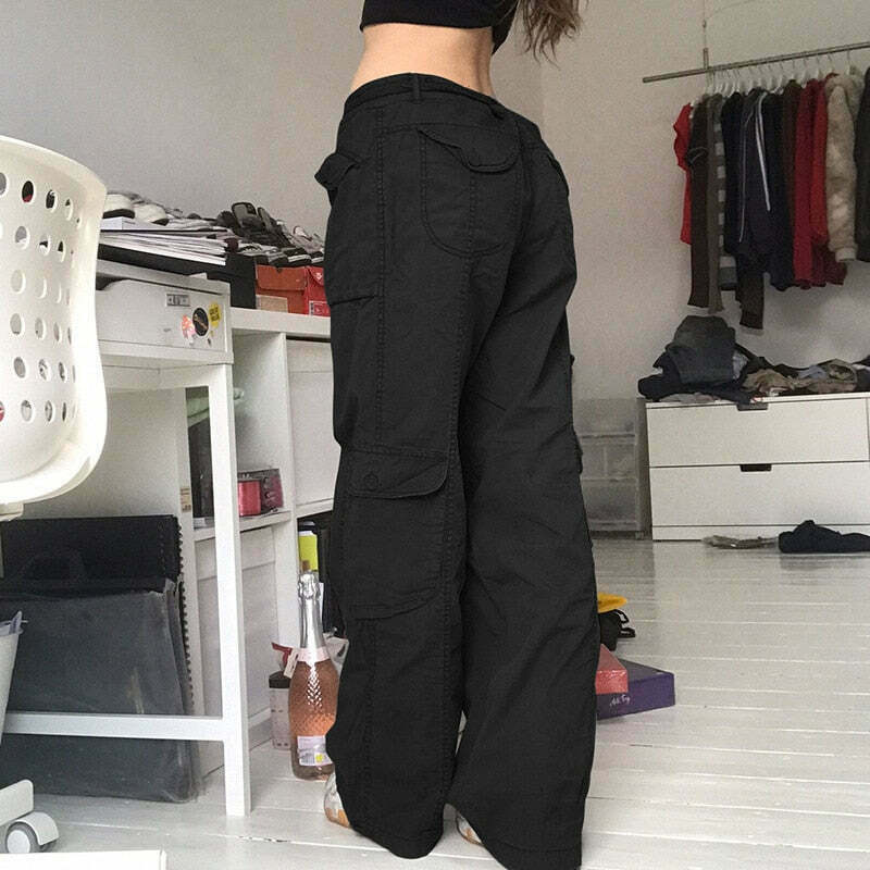Y2K Oversize Cargo Pants: Grunge & Coquette Style, Pastel Goth Influence, Old Money Vibes