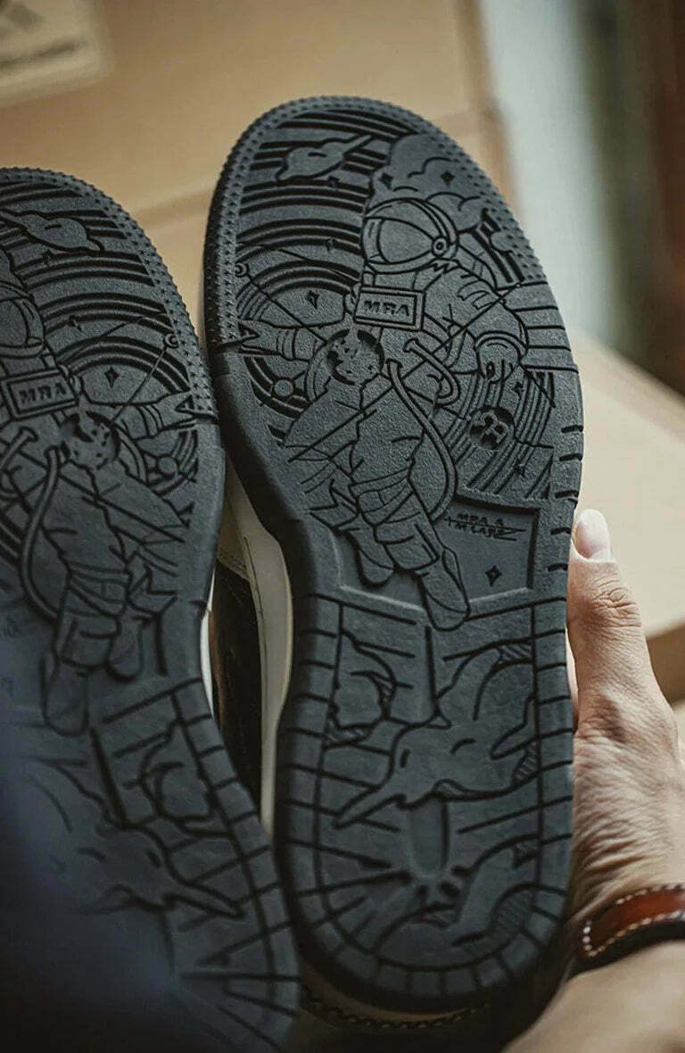 Y2K Retro Skate Sneakers in Black/White - Vintage Aesthetic Footwear