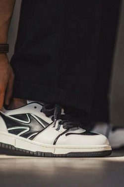 Y2K Retro Skate Sneakers in Black/White - Vintage Aesthetic Footwear