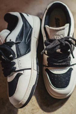 Y2K Retro Skate Sneakers in Black/White - Vintage Aesthetic Footwear