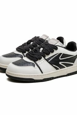 Y2K Retro Skate Sneakers in Black/White - Vintage Aesthetic Footwear