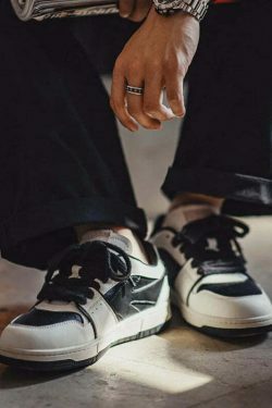 Y2K Retro Skate Sneakers in Black/White - Vintage Aesthetic Footwear