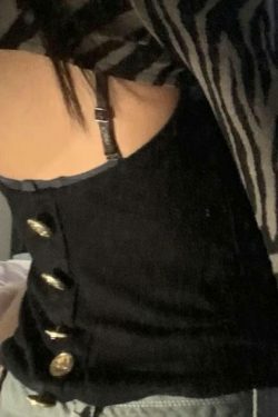 Zebra Print Cold Shoulder Cutout Tee - Y2K Aesthetic with Coquette & Grunge Vibes