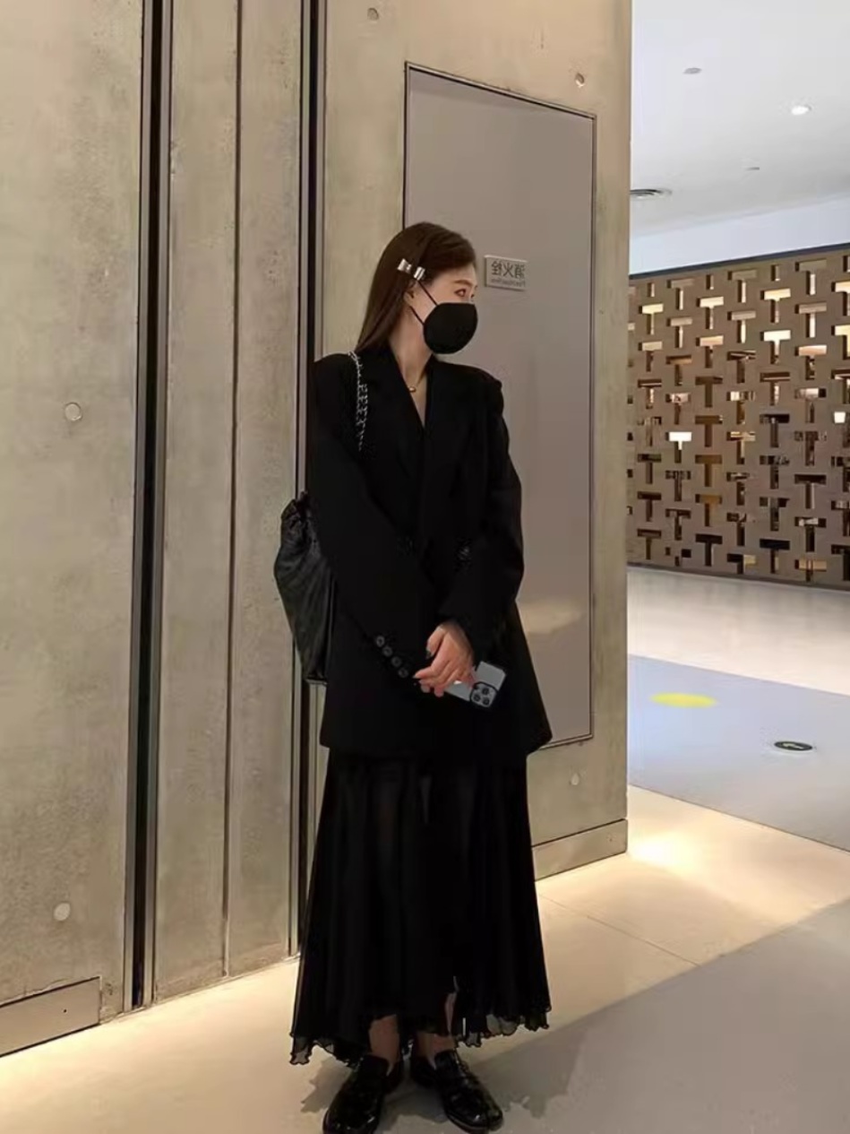 2025 Autumn Women's Oversized Black Suit Jacket, Casual Loose Blazer, Slimming Design for Stylish Fall Looks 2025 Autumn Women's Oversized Black Suit Jacket, Casual Loose Blazer, Slimming Design for Stylish Fall Looks