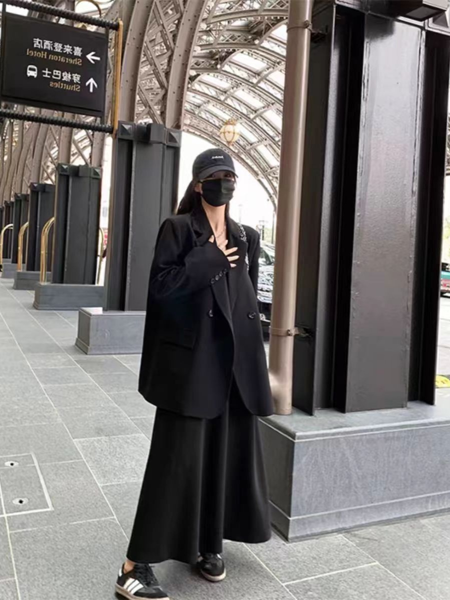 2025 Autumn Women's Oversized Black Suit Jacket, Casual Loose Blazer, Slimming Design for Stylish Fall Looks 2025 Autumn Women's Oversized Black Suit Jacket, Casual Loose Blazer, Slimming Design for Stylish Fall Looks