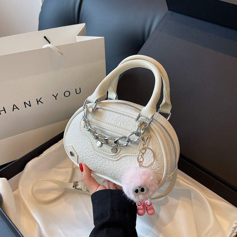 2025 Small Chain Handbag for Women - Stylish Versatile Shoulder Crossbody Bag, Niche Design Fashion Accessory 2025 Small Chain Handbag for Women - Stylish Versatile Shoulder Crossbody Bag, Niche Design Fashion Accessory