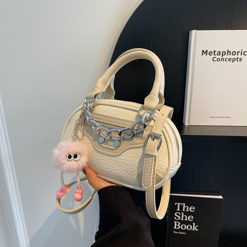 2025 Small Chain Handbag for Women - Stylish Versatile Shoulder Crossbody Bag, Niche Design Fashion Accessory 2025 Small Chain Handbag for Women - Stylish Versatile Shoulder Crossbody Bag, Niche Design Fashion Accessory