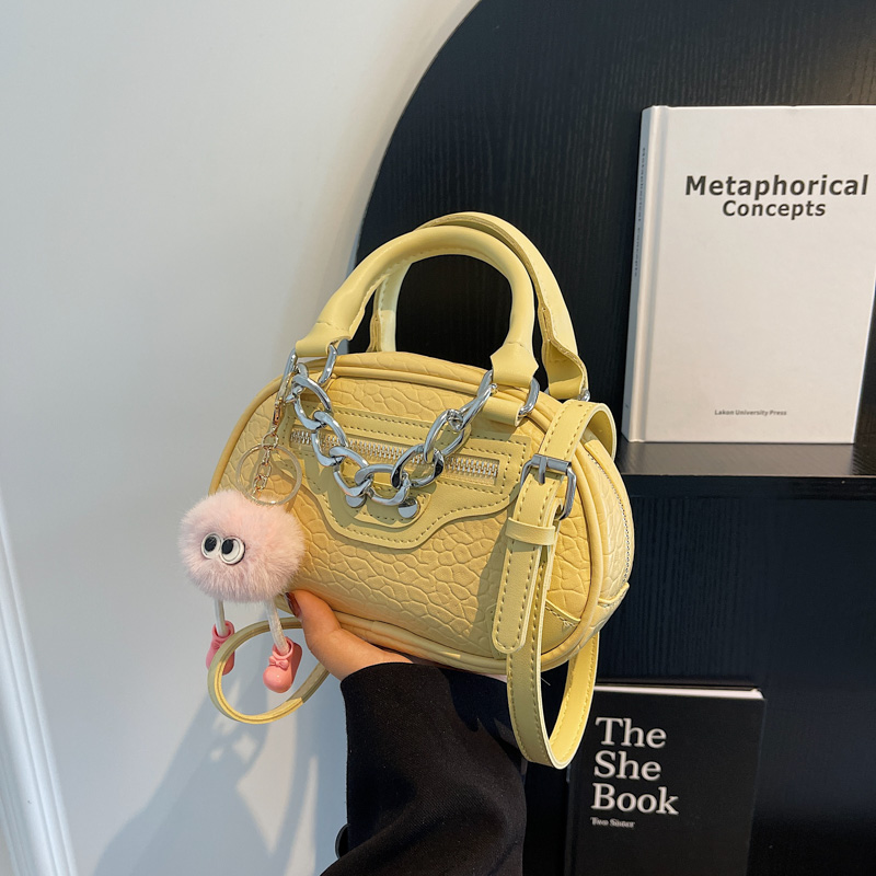 2025 Small Chain Handbag for Women - Stylish Versatile Shoulder Crossbody Bag, Niche Design Fashion Accessory 2025 Small Chain Handbag for Women - Stylish Versatile Shoulder Crossbody Bag, Niche Design Fashion Accessory