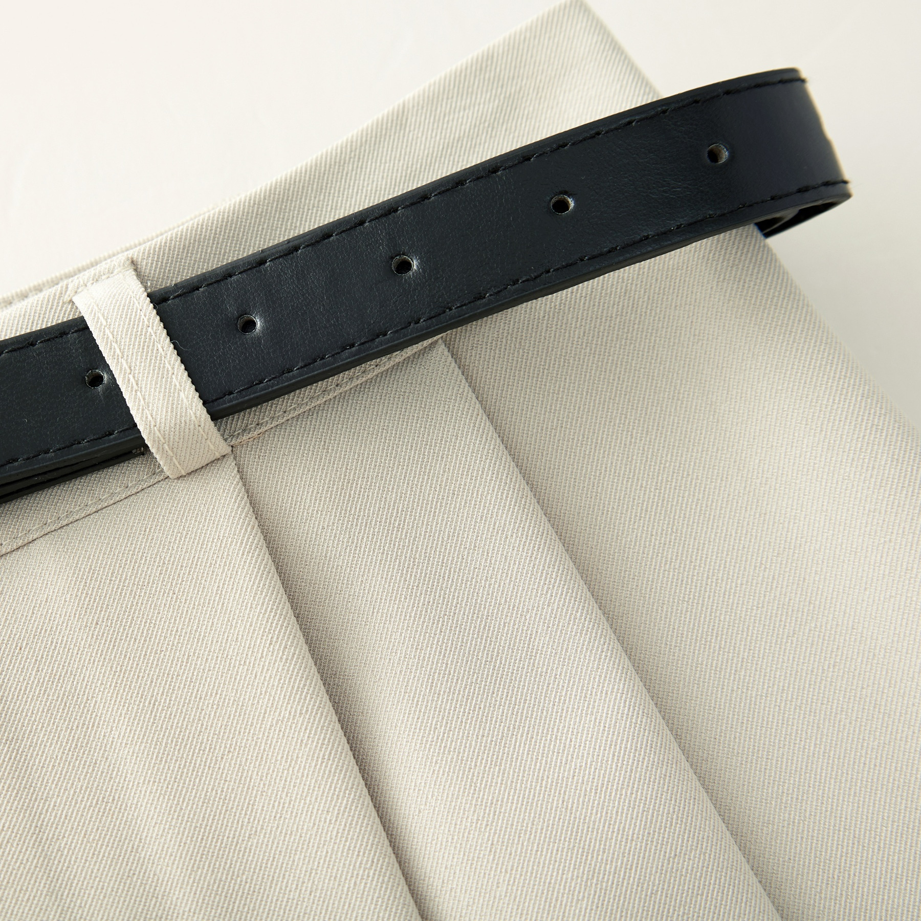 2025 Spring Apricot Pleated Midi Skirt for Women, High-End A-Line Design, Trendy Spring Fashion 2025 Spring Apricot Pleated Midi Skirt for Women, High-End A-Line Design, Trendy Spring Fashion