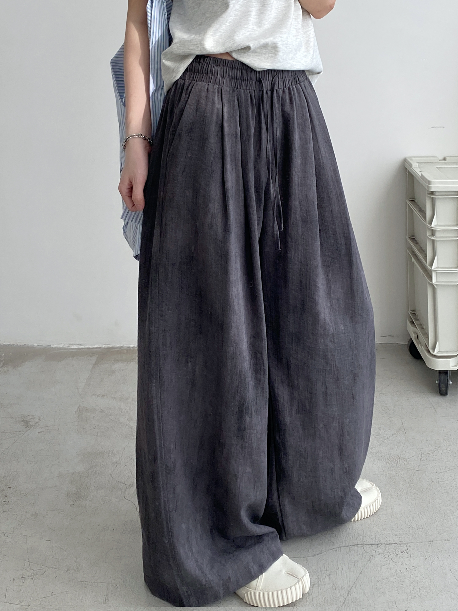 2025 Spring Summer Women's Wide-Leg Pants - Loose Fit, Thin, Slightly Wrinkled, Casual Smoke Color Grapefruit Design 2025 Spring Summer Women's Wide-Leg Pants - Loose Fit, Thin, Slightly Wrinkled, Casual Smoke Color Grapefruit Design