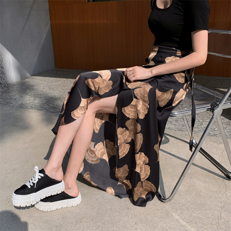 2025 Summer A-Line Floral Beach Skirt for Curvy Hips & Thighs - Irregular Long Design, Perfect for Boho and Y2K Styles 2025 Summer A-Line Floral Beach Skirt for Curvy Hips & Thighs - Irregular Long Design, Perfect for Boho and Y2K Styles