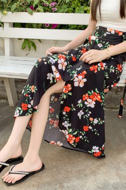 2025 Summer A-Line Floral Beach Skirt for Curvy Hips & Thighs - Irregular Long Design, Perfect for Boho and Y2K Styles