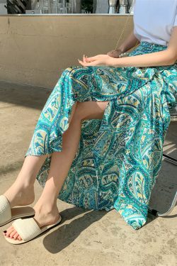 2025 Summer A-Line Floral Beach Skirt for Curvy Hips & Thighs - Irregular Long Design, Perfect for Boho and Y2K Styles