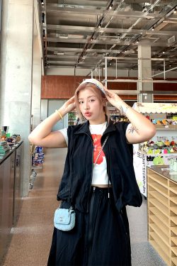 2025 Summer Fashion Versatile Stand Collar Vest for Women - Loose Slimming Sleeveless Top, Perfect for Y2K and Casual Looks