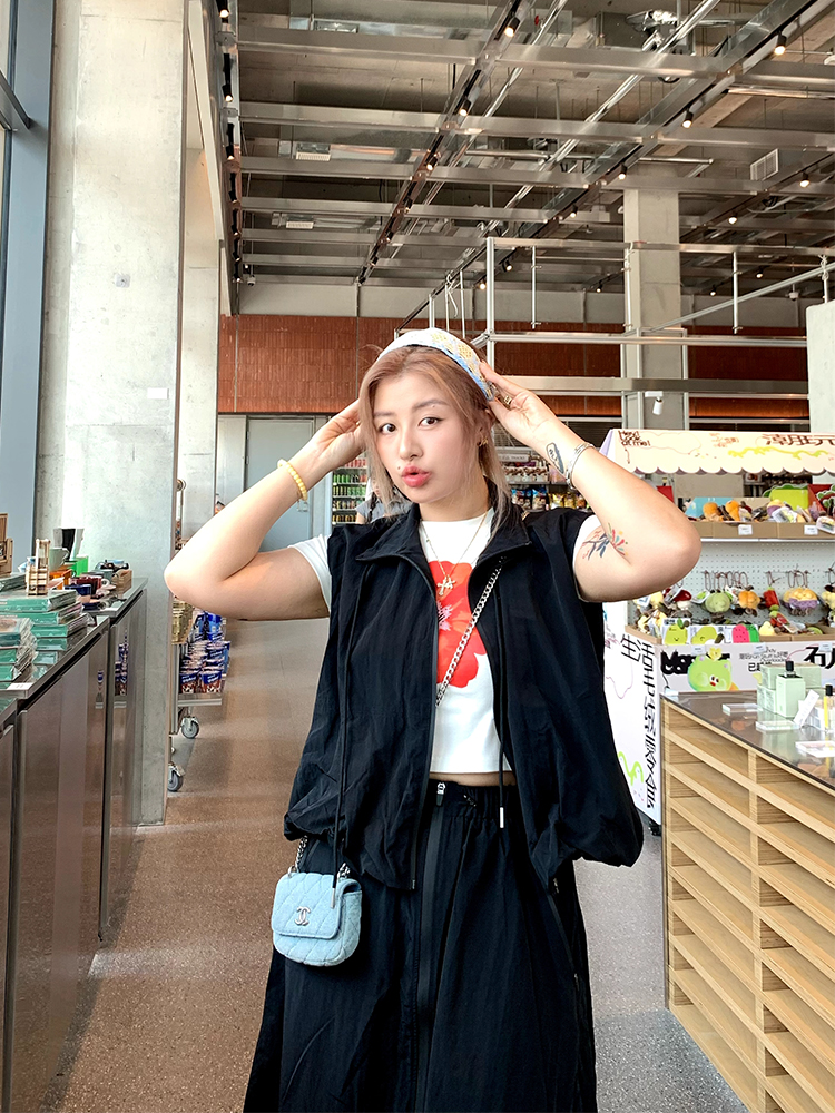 2025 Summer Fashion Versatile Stand Collar Vest for Women - Loose Slimming Sleeveless Top, Perfect for Y2K and Casual Looks 2025 Summer Fashion Versatile Stand Collar Vest for Women - Loose Slimming Sleeveless Top, Perfect for Y2K and Casual Looks