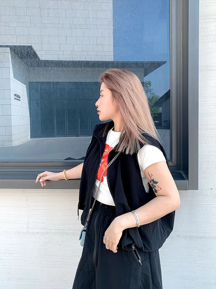 2025 Summer Fashion Versatile Stand Collar Vest for Women - Loose Slimming Sleeveless Top, Perfect for Y2K and Casual Looks 2025 Summer Fashion Versatile Stand Collar Vest for Women - Loose Slimming Sleeveless Top, Perfect for Y2K and Casual Looks