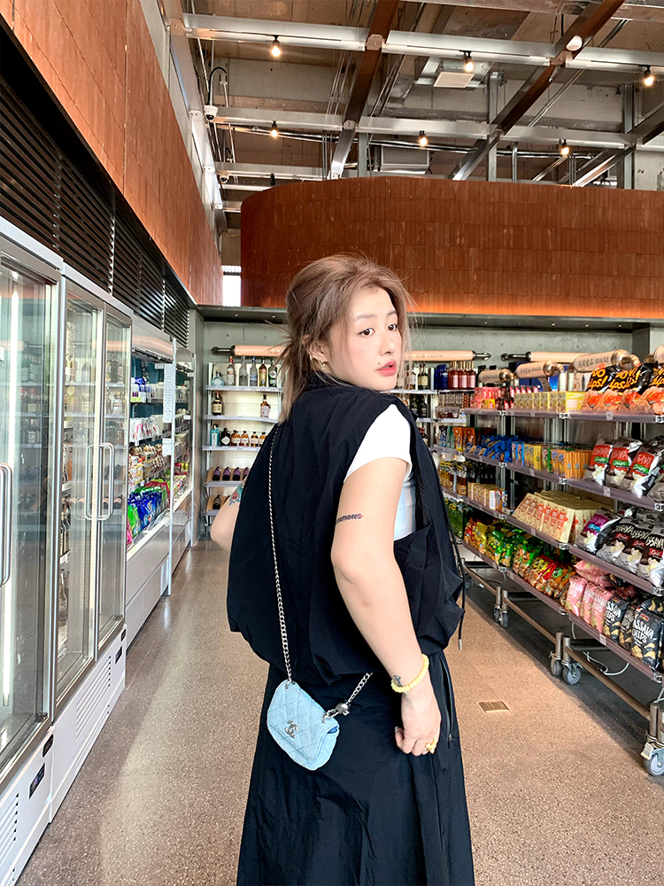 2025 Summer Fashion Versatile Stand Collar Vest for Women - Loose Slimming Sleeveless Top, Perfect for Y2K and Casual Looks 2025 Summer Fashion Versatile Stand Collar Vest for Women - Loose Slimming Sleeveless Top, Perfect for Y2K and Casual Looks