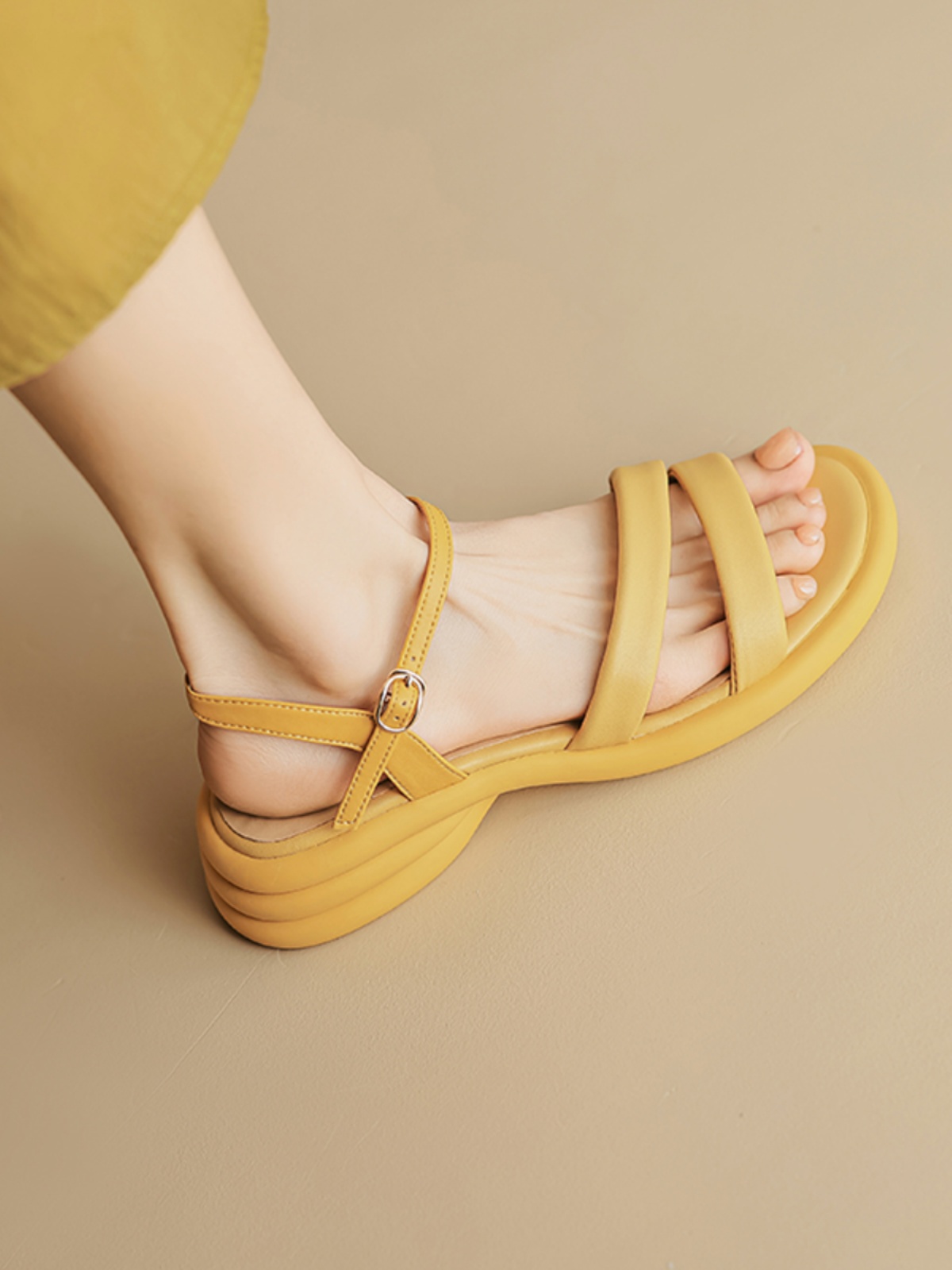 2025 Summer Genuine Leather Backless Mid-Heel Open-Toe Sandals for Women with One-Strip Buckle - Comfortable Chic Style 2025 Summer Genuine Leather Backless Mid-Heel Open-Toe Sandals for Women with One-Strip Buckle - Comfortable Chic Style