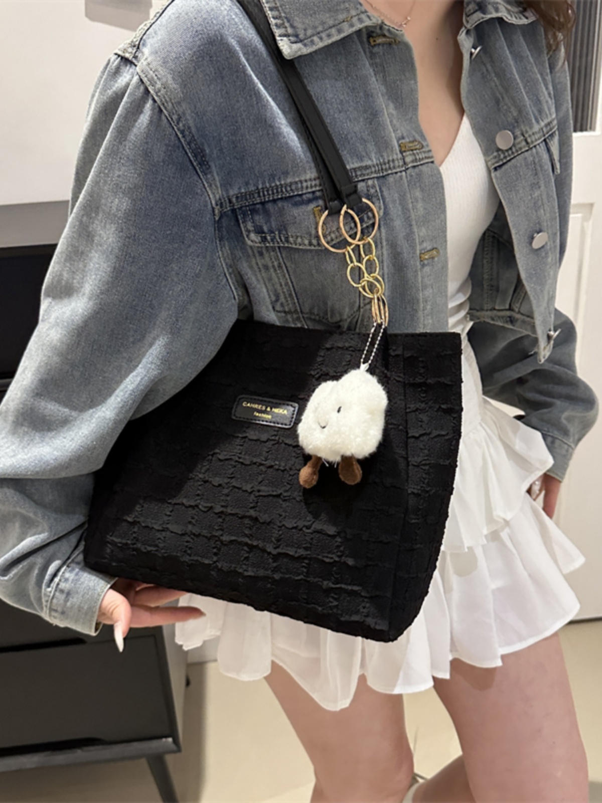 2025 Summer Minimalist High-End Large Handbag for Women - Versatile Shoulder Tote Bag with Spacious Capacity for Commuting 2025 Summer Minimalist High-End Large Handbag for Women - Versatile Shoulder Tote Bag with Spacious Capacity for Commuting