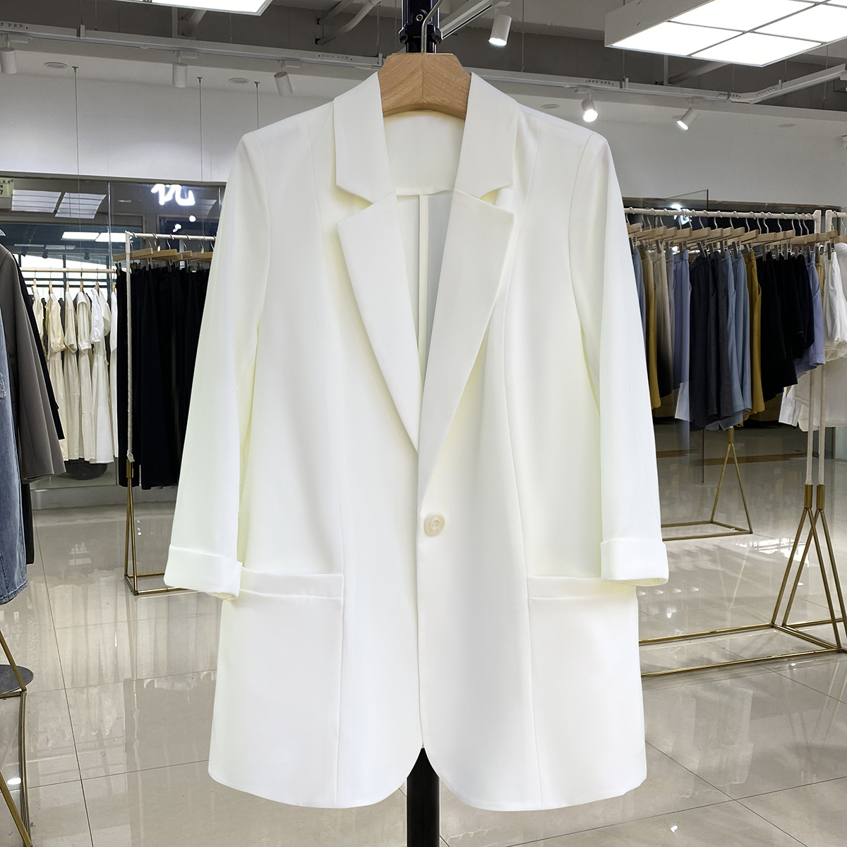 2025 Summer Thin Draped White Blazer for Women, Casual Professional One-Button Suit, Chic Office Wear 2025 Summer Thin Draped White Blazer for Women, Casual Professional One-Button Suit, Chic Office Wear