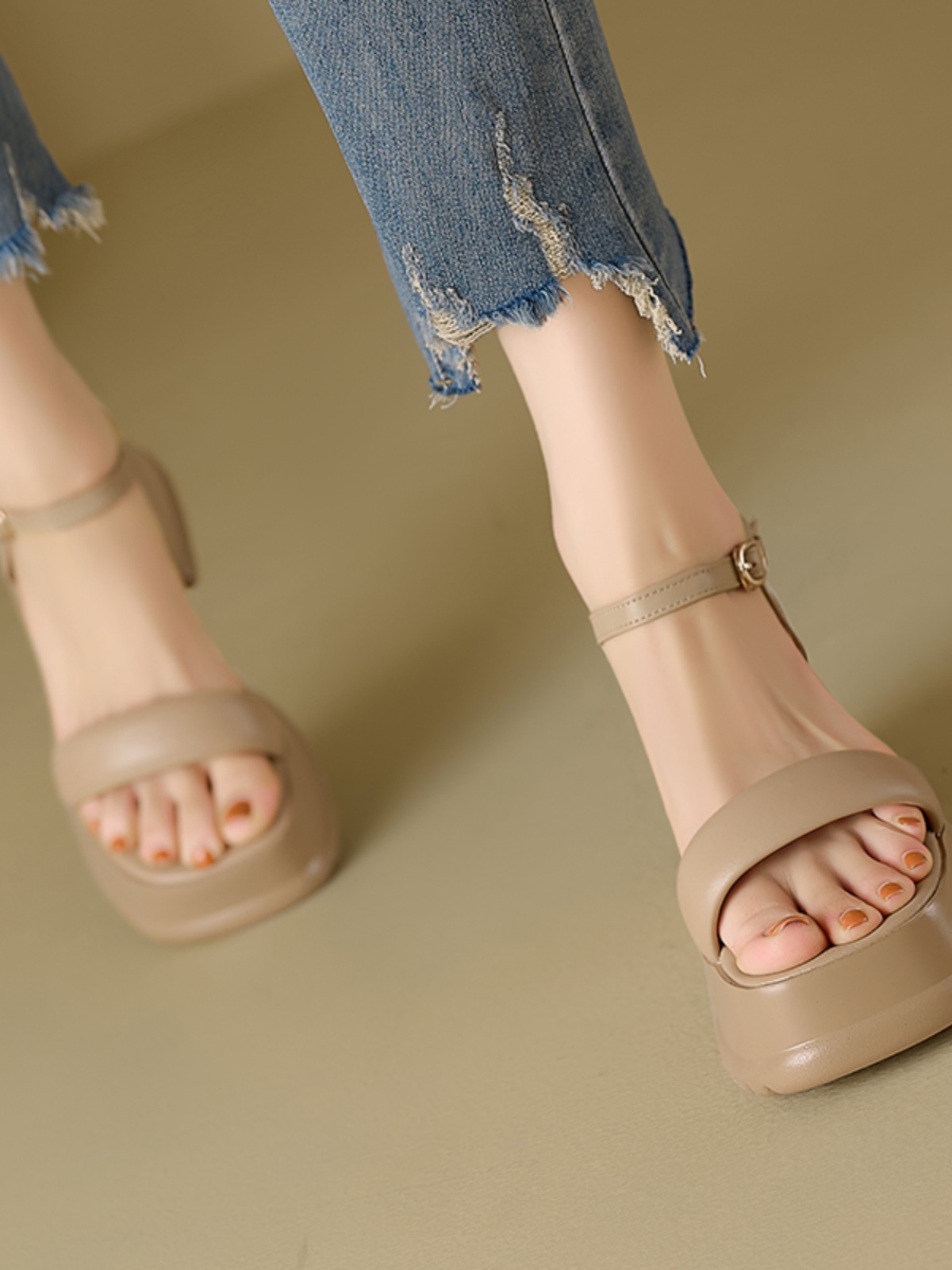 2025 Summer Women's Genuine Leather High Heel Platform Sandals - Thick Bottom, Waterproof, Round Toe, One-Strap, Open-Toe Style 2025 Summer Women's Genuine Leather High Heel Platform Sandals - Thick Bottom, Waterproof, Round Toe, One-Strap, Open-Toe Style