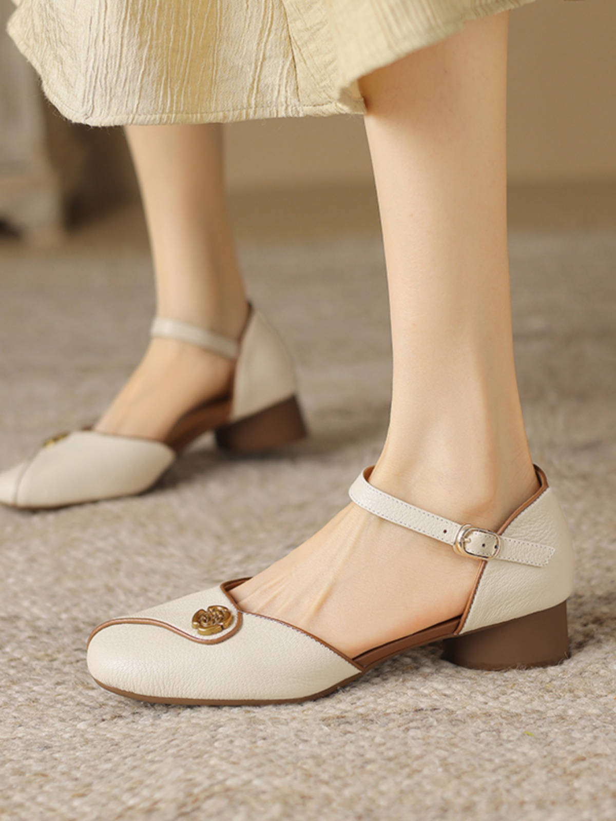 2025 Summer Women's Sheepskin Camellia Mid-Heel Chunky Square-Toe Hollow Buckle Closed-Toe Sandals - Y2K Style 2025 Summer Women's Sheepskin Camellia Mid-Heel Chunky Square-Toe Hollow Buckle Closed-Toe Sandals - Y2K Style