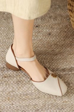 2025 Summer Women's Sheepskin Camellia Mid-Heel Chunky Square-Toe Hollow Buckle Closed-Toe Sandals - Y2K Style