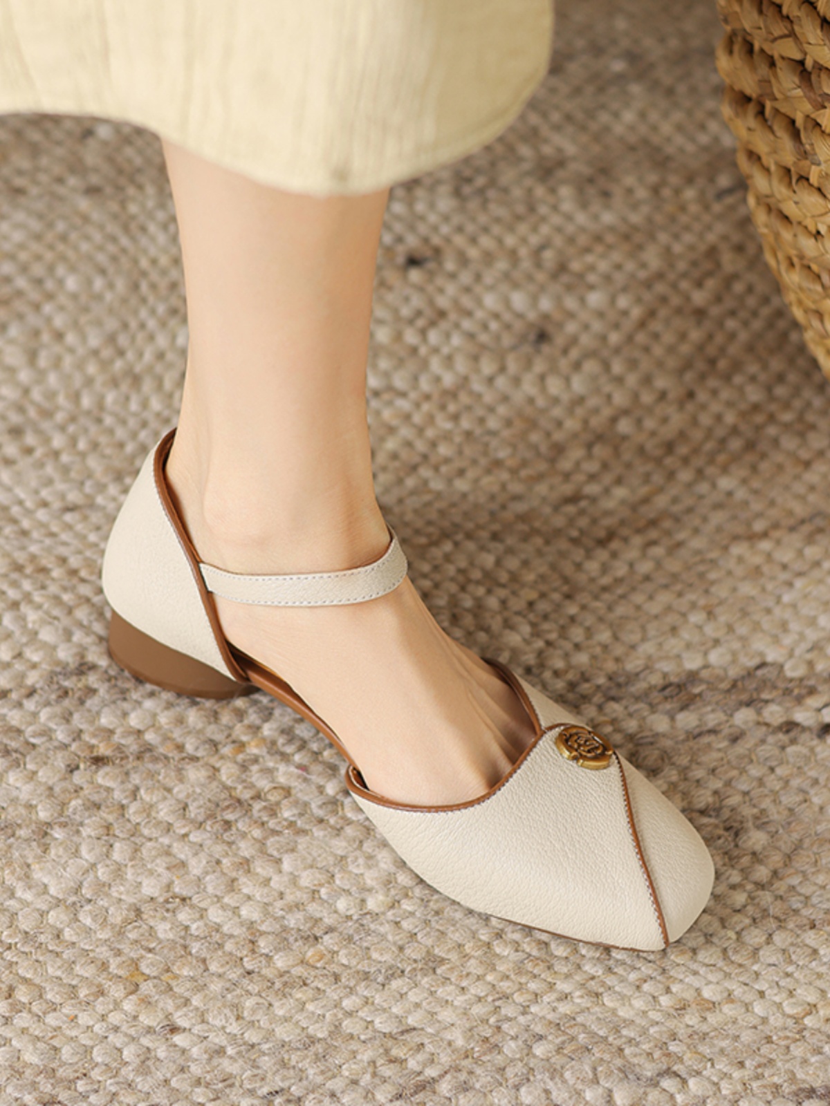 2025 Summer Women's Sheepskin Camellia Mid-Heel Chunky Square-Toe Hollow Buckle Closed-Toe Sandals - Y2K Style 2025 Summer Women's Sheepskin Camellia Mid-Heel Chunky Square-Toe Hollow Buckle Closed-Toe Sandals - Y2K Style