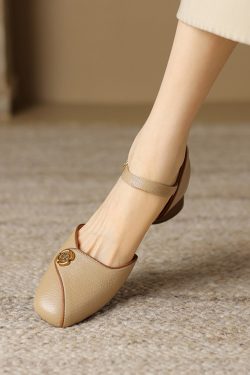 2025 Summer Women's Sheepskin Camellia Mid-Heel Chunky Square-Toe Hollow Buckle Closed-Toe Sandals - Y2K Style