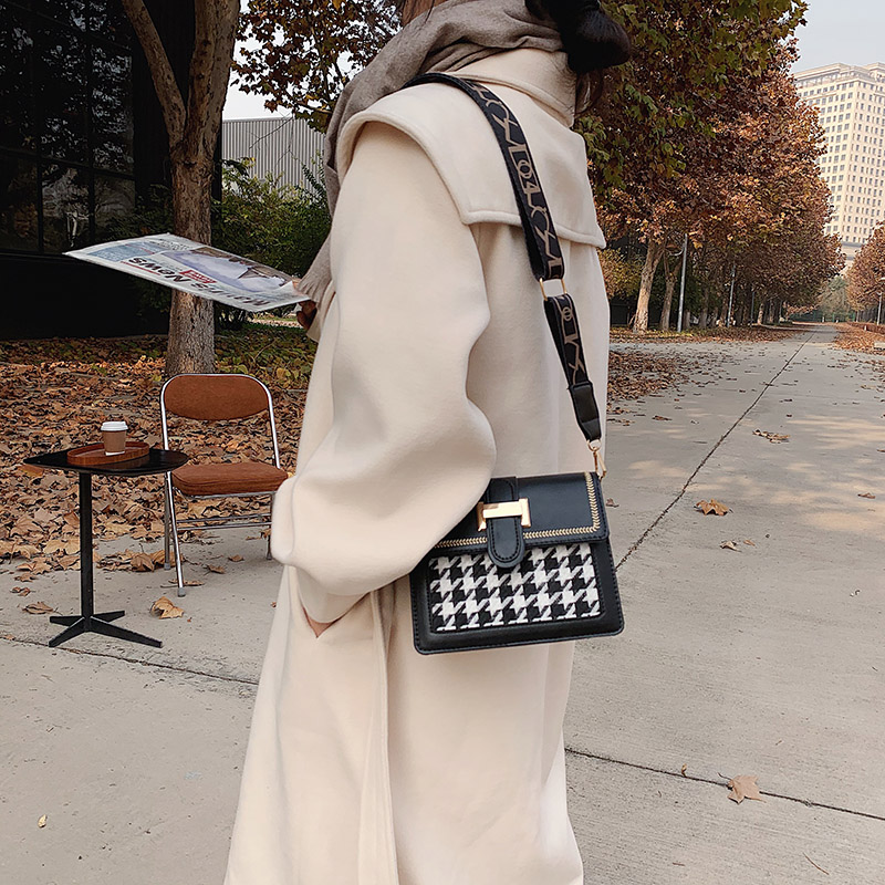 2025 Trendy Women's Small Handbag - Versatile Square Crossbody Bag with Wide Strap for Spring and Summer Fashion 2025 Trendy Women's Small Handbag - Versatile Square Crossbody Bag with Wide Strap for Spring and Summer Fashion