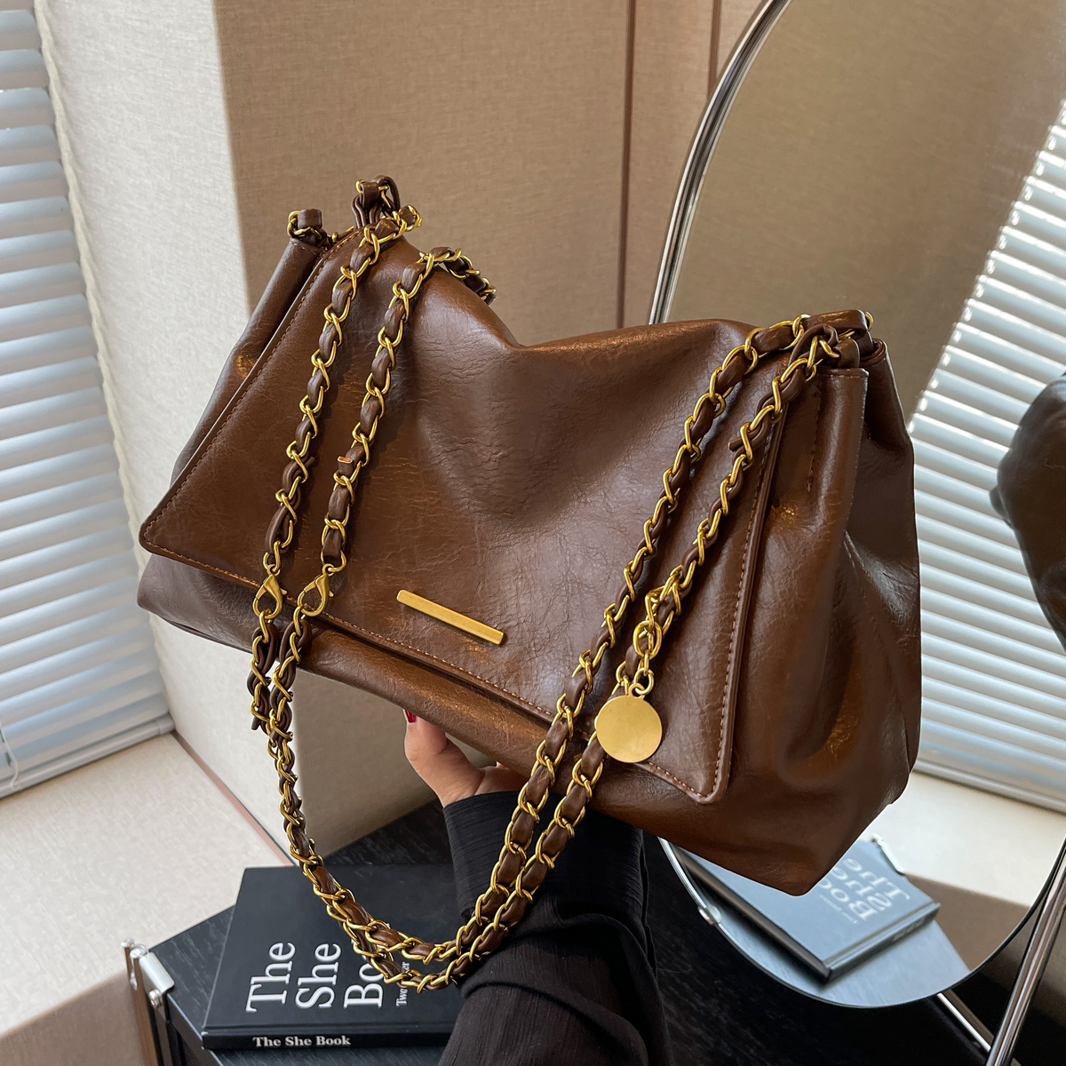 2025 Women's Casual Chain Tote Bag - Large Capacity Underarm Shoulder Crossbody Bag for Everyday Fashion 2025 Women's Casual Chain Tote Bag - Large Capacity Underarm Shoulder Crossbody Bag for Everyday Fashion