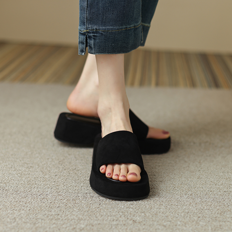 2025 Women's Thick-Soled Genuine Leather One-Strap Sandals - Fashionable Summer Outdoor Footwear in Small Size 2025 Women's Thick-Soled Genuine Leather One-Strap Sandals - Fashionable Summer Outdoor Footwear in Small Size