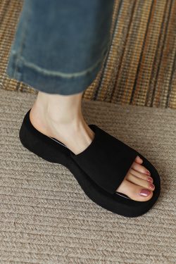 2025 Women's Thick-Soled Genuine Leather One-Strap Sandals - Fashionable Summer Outdoor Footwear in Small Size