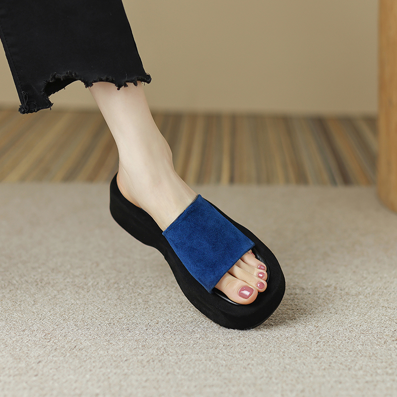 2025 Women's Thick-Soled Genuine Leather One-Strap Sandals - Fashionable Summer Outdoor Footwear in Small Size 2025 Women's Thick-Soled Genuine Leather One-Strap Sandals - Fashionable Summer Outdoor Footwear in Small Size