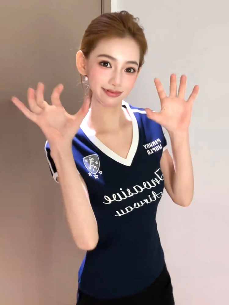 90s American Retro V-Neck Short Sleeve Women's Summer Color-Blocking Football T-Shirt Slim Fit Sports Top 90s American Retro V-Neck Short Sleeve Women's Summer Color-Blocking Football T-Shirt Slim Fit Sports Top